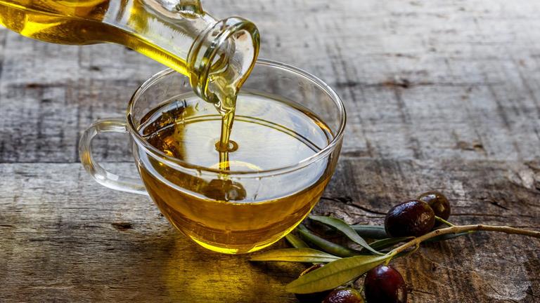Woman who had shot of olive oil every day for a week reveals what happened to her body