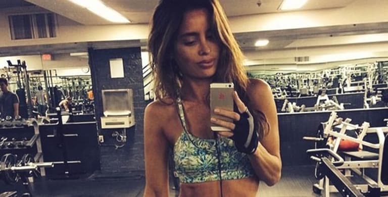 This model is almost nine months pregnant. And that makes the Internet very judgemental indeed… This model is almost nine months pregnant. And that makes the Internet very judgemental indeed…