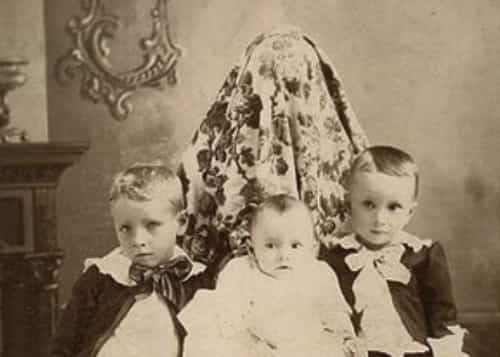 5 vintage family portraits that are hilarious (though mildly terrifying) 5 vintage family portraits that are hilarious (though mildly terrifying)