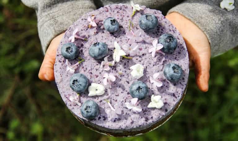 This Is The Yummiest Cake You’ll Ever Taste (and EVERY ingredient is a superfood) This Is The Yummiest Cake You’ll Ever Taste (and EVERY ingredient is a superfood)