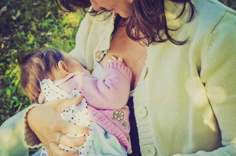 This cafe had the BEST reaction to a customer complaint about breastfeeding This cafe had the BEST reaction to a customer complaint about breastfeeding