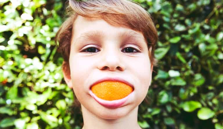 WATCH: How to peel an orange using a teaspoon WATCH: How to peel an orange using a teaspoon