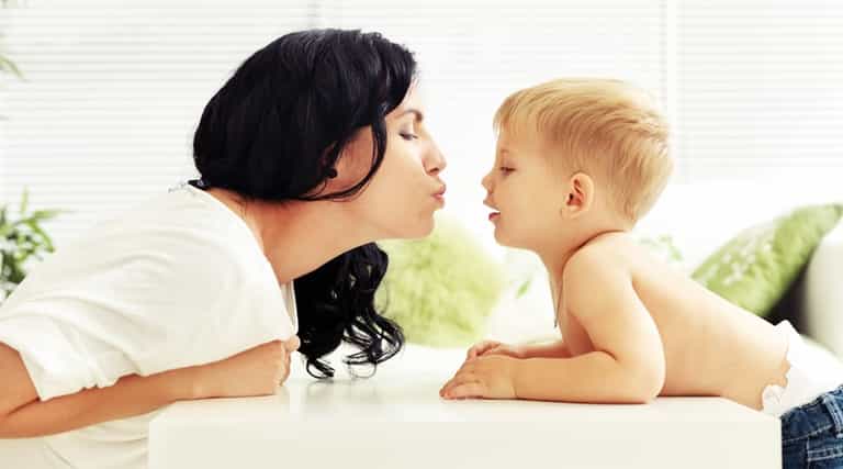 This expert warns kissing your kids on the lips is “too sexual” This expert warns kissing your kids on the lips is “too sexual”