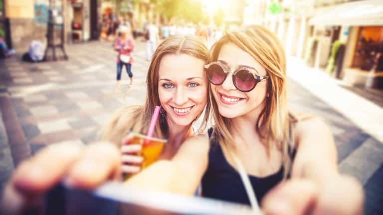 How selfies have sparked a headlice EXPLOSION How selfies have sparked a headlice EXPLOSION