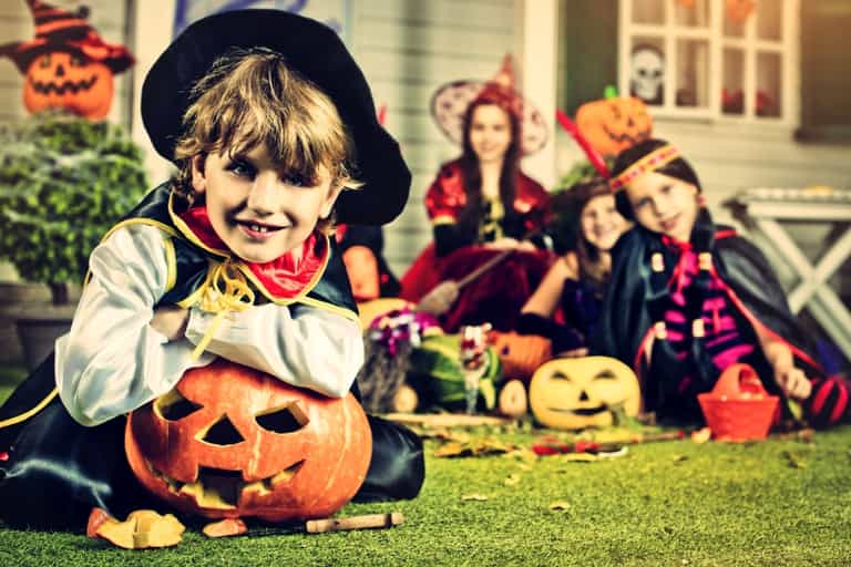 8 Fun Hallowe’en Games That The Kids Will Love! 8 Fun Hallowe’en Games That The Kids Will Love!