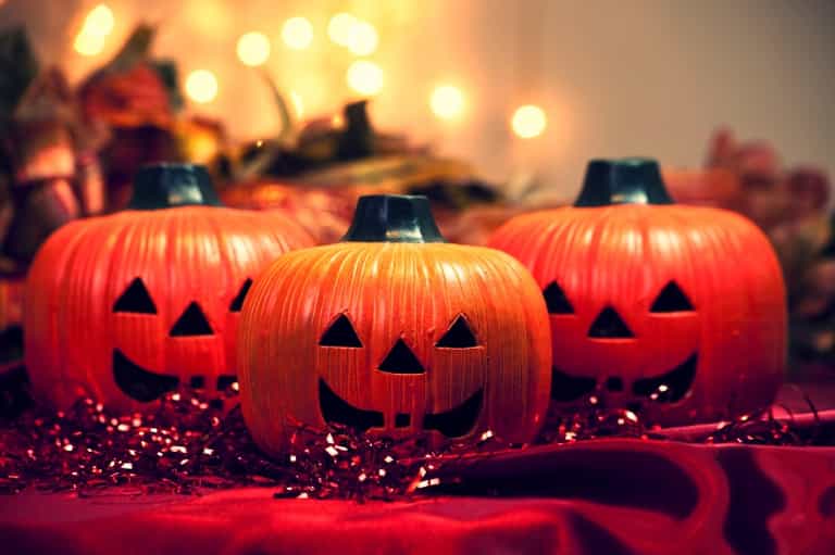 Ways To Freak Your Neighbours Out This Hallowe’en Ways To Freak Your Neighbours Out This Hallowe’en