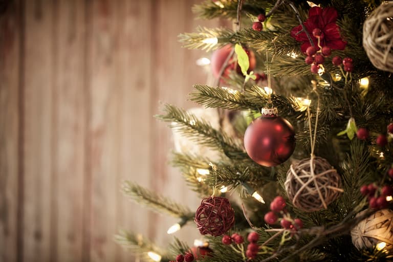 Woman asks strangers to “adopt” her and her son for Christmas Woman asks strangers to “adopt” her and her son for Christmas