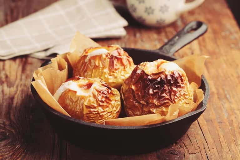 These Cheesecake Baked Apples Are Delicious To The Core These Cheesecake Baked Apples Are Delicious To The Core
