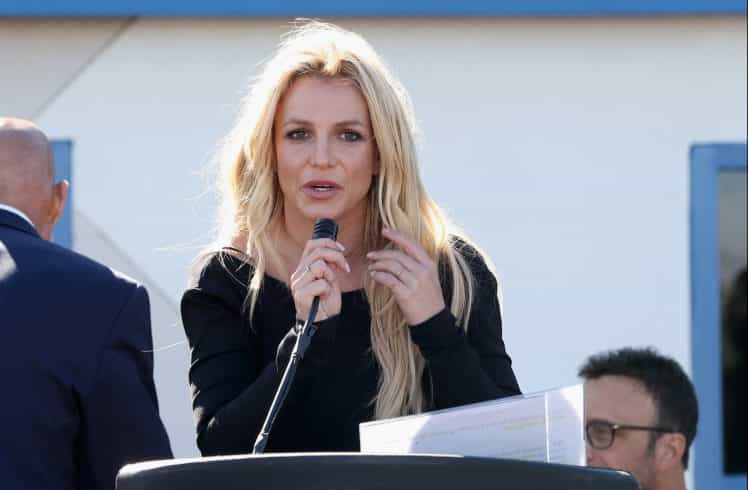 Britney Spears opens a children’s cancer facility and donates one million dollars Britney Spears opens a children’s cancer facility and donates one million dollars