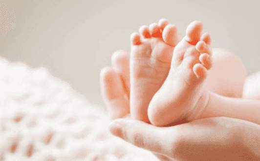 Baby born with 31 fingers and toes will have extra digits removed Baby born with 31 fingers and toes will have extra digits removed