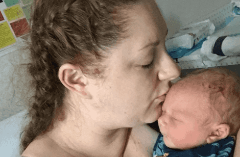 Mum’s powerful nude photo shows reality of being postpartum and pregnant Mum’s powerful nude photo shows reality of being postpartum and pregnant