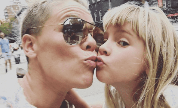 Pink’s daughter met Rihanna last night and it was adorable Pink’s daughter met Rihanna last night and it was adorable