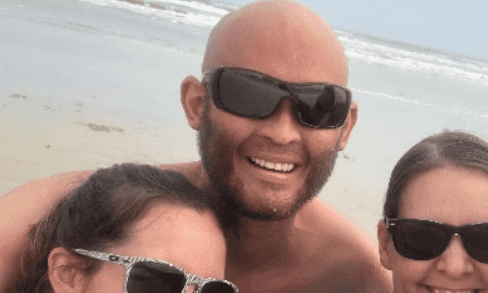 Dad-of-three dies after sand tunnel collapses on him in ‘freak accident’ Dad-of-three dies after sand tunnel collapses on him in ‘freak accident’