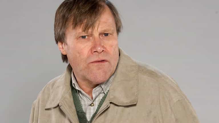 Roy Cropper’s stunt double was caught on Corrie and it was hilarious Roy Cropper’s stunt double was caught on Corrie and it was hilarious