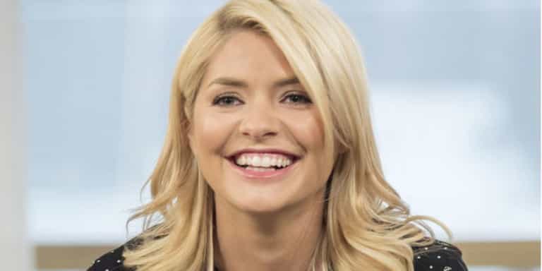 Holly Willoughby just wore a fab (and very flattering) swimsuit Holly Willoughby just wore a fab (and very flattering) swimsuit