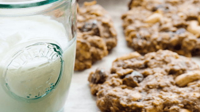 These 2-ingredient crackers are the perfect healthy after-school snack These 2-ingredient crackers are the perfect healthy after-school snack