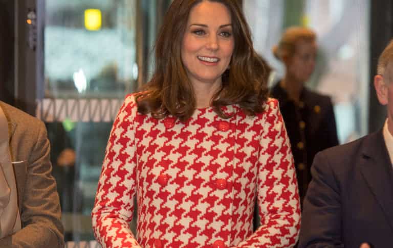 There’s a weird reason why Kate Middleton never takes her coat off in public There’s a weird reason why Kate Middleton never takes her coat off in public