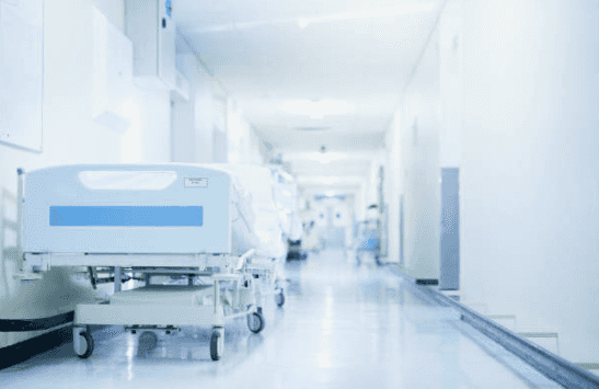 Mum shares photos of her ‘crazy’ experience giving birth in a hospital hallway Mum shares photos of her ‘crazy’ experience giving birth in a hospital hallway