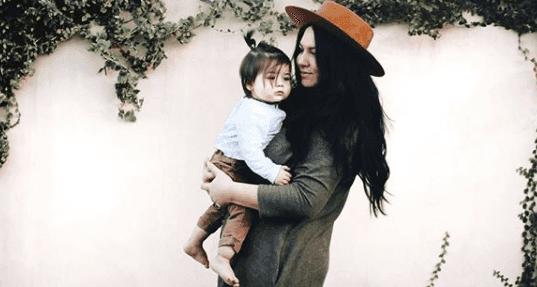 Mum’s raw photo that shows the ‘reality’ of postpartum depression Mum’s raw photo that shows the ‘reality’ of postpartum depression