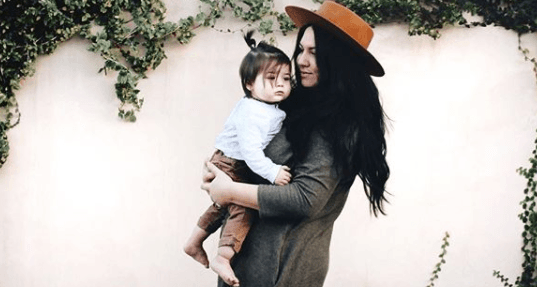 Mum’s raw photo that shows the ‘reality’ of postpartum depression Mum’s raw photo that shows the ‘reality’ of postpartum depression