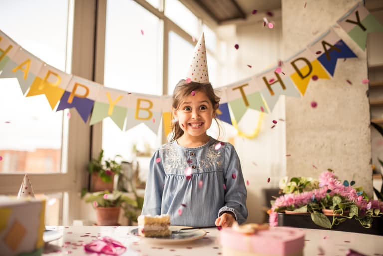 Little girl heartbroken after only two people show up at her birthday for odd reason Little girl heartbroken after only two people show up at her birthday for odd reason