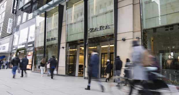 We have found the perfect white summer dress and it’s €40 from Zara We have found the perfect white summer dress and it’s €40 from Zara