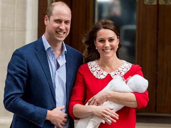 People are making a creepy comparison between Duchess Kate’s Lindo Wing dress People are making a creepy comparison between Duchess Kate’s Lindo Wing dress