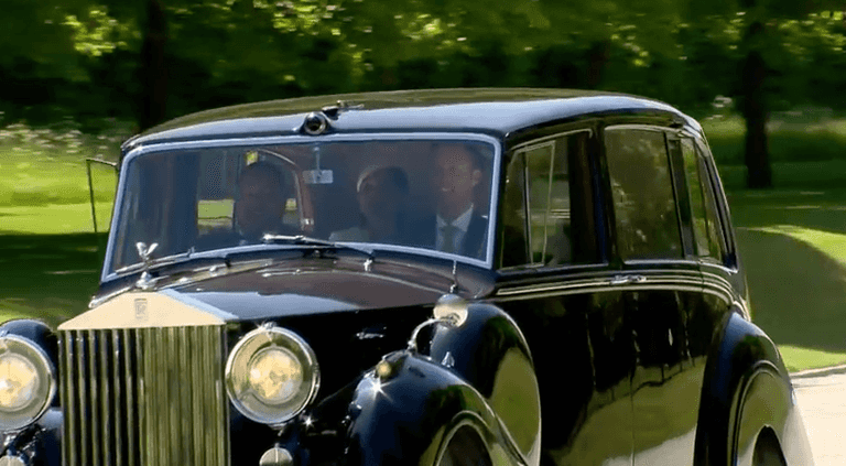 Here’s the first glimpse of Meghan Markle’s wedding dress and she looks amazing Here’s the first glimpse of Meghan Markle’s wedding dress and she looks amazing