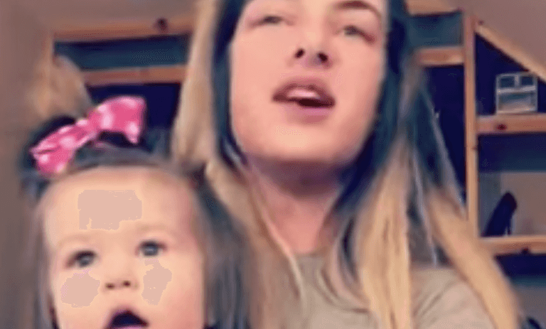 One-year-old Irish girl blown away by her mammy’s singing voice One-year-old Irish girl blown away by her mammy’s singing voice