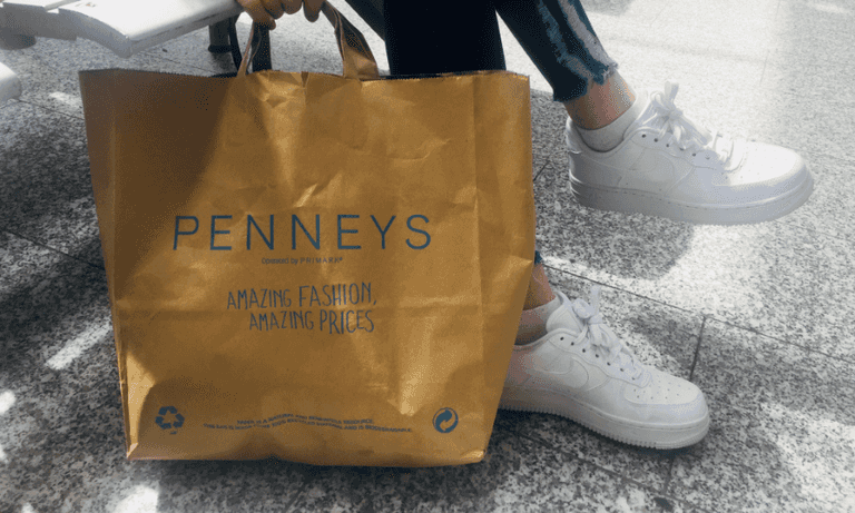 These €6 Penneys sliders come in two colours and they’re IDEAL for beach days These €6 Penneys sliders come in two colours and they’re IDEAL for beach days