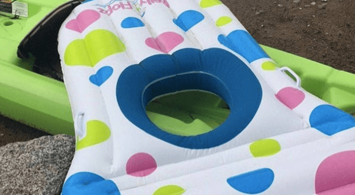 A pool float with a hole for your pregnant belly exists and FINALLY A pool float with a hole for your pregnant belly exists and FINALLY