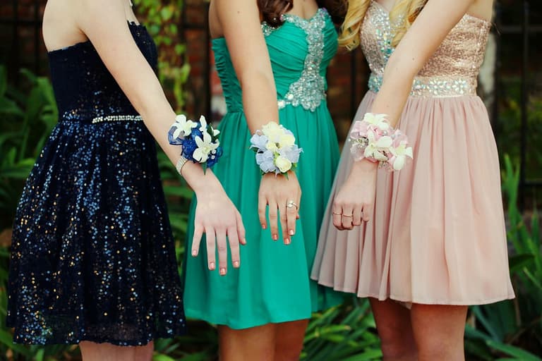 Teen mum takes her two year old daughter to prom with her Teen mum takes her two year old daughter to prom with her