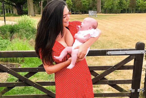 Casey Batchelor’s postpartum ‘Instagram vs real life’ photo is so, so brilliant Casey Batchelor’s postpartum ‘Instagram vs real life’ photo is so, so brilliant
