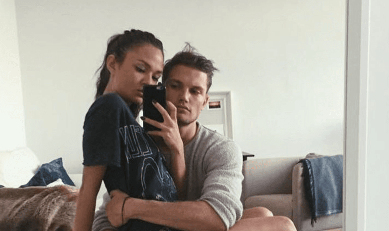 The internet is cracking up over these parents’ sexy couple selfie The internet is cracking up over these parents’ sexy couple selfie