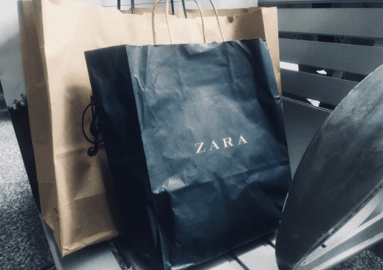 This €10 Zara dress is a fantastic bargain and it comes in two gorgeous prints This €10 Zara dress is a fantastic bargain and it comes in two gorgeous prints