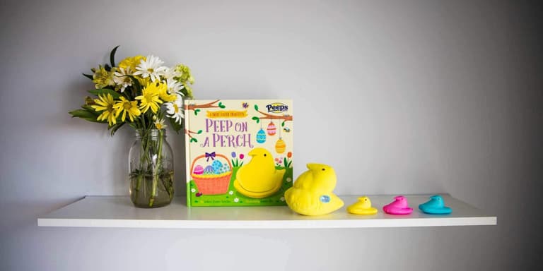 There’s an Elf on the Shelf for Easter and it is just the cutest thing ever There’s an Elf on the Shelf for Easter and it is just the cutest thing ever