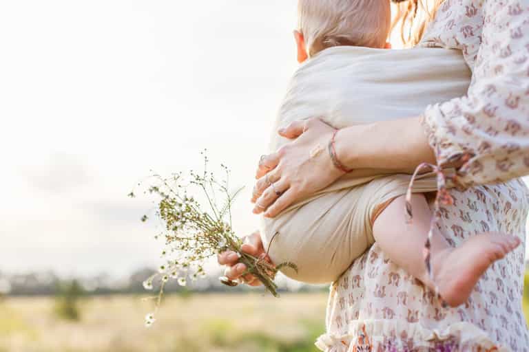 Mum furious after lending friend a baby sling…only to find it being sold online Mum furious after lending friend a baby sling…only to find it being sold online