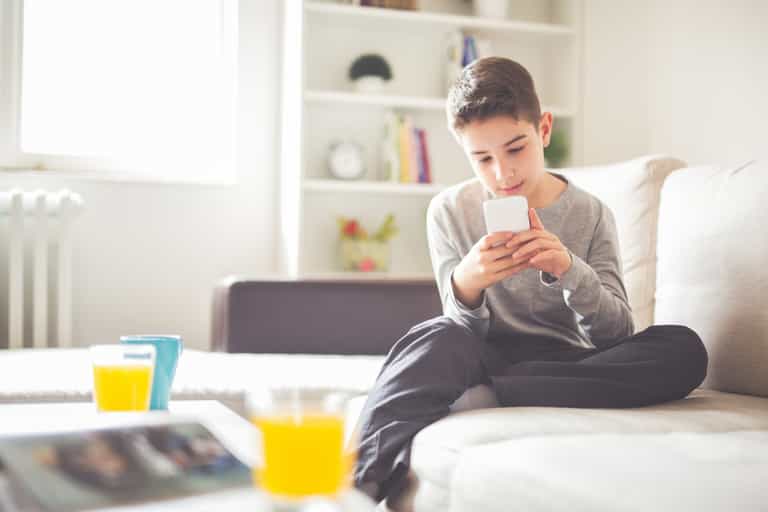 Mum shares 17-rule mobile phone contract she wrote for her 12-year-old son Mum shares 17-rule mobile phone contract she wrote for her 12-year-old son
