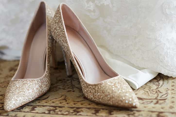 Bride finds emotional message from her dying mum on her wedding shoes Bride finds emotional message from her dying mum on her wedding shoes
