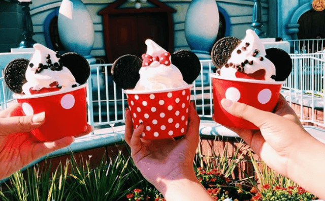 Can we take a moment to appreciate these GORGE Disney ice cream sundaes? Can we take a moment to appreciate these GORGE Disney ice cream sundaes?