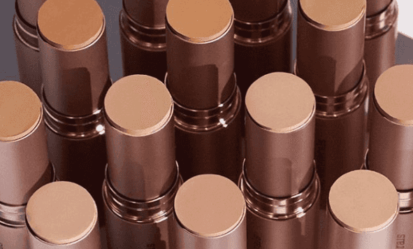 This new and lightweight foundation is perfect for applying on the go This new and lightweight foundation is perfect for applying on the go