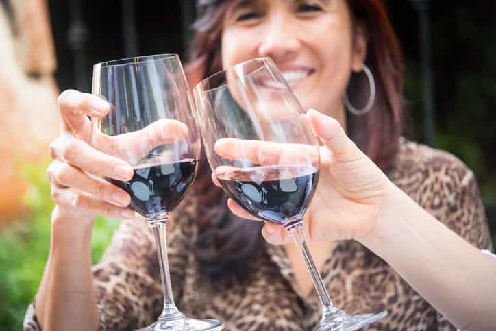 Good news! Drinking wine can help prevent a sore throat Good news! Drinking wine can help prevent a sore throat