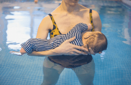 Breastfeeding mother told to cover up or leave public swimming pool Breastfeeding mother told to cover up or leave public swimming pool
