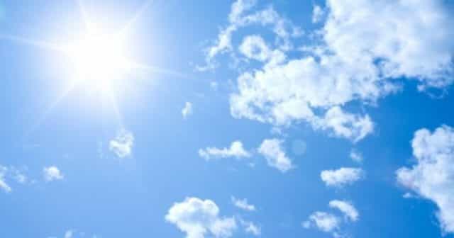 Met Éireann predict that temperatures will hit 24 degrees this weekend in parts of Ireland Met Éireann predict that temperatures will hit 24 degrees this weekend in parts of Ireland