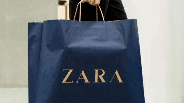 This gorgeous floral jumpsuit is down to just €19.99 in the Zara sale, and wow This gorgeous floral jumpsuit is down to just €19.99 in the Zara sale, and wow