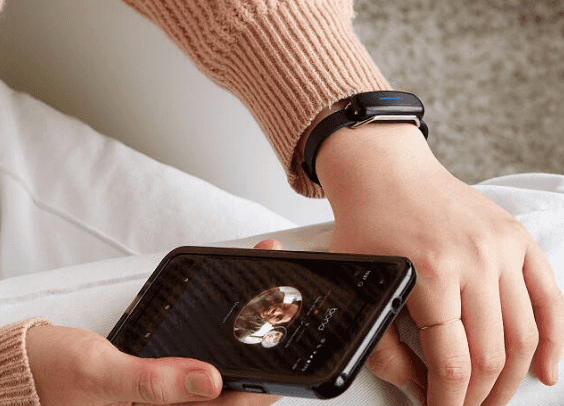 You can now get long distance touch bracelets to let your loved one know you’re thinking of them You can now get long distance touch bracelets to let your loved one know you’re thinking of them