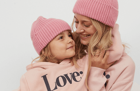 The latest ‘mom and mini-me’ outfits at H&M are so flipping adorable The latest ‘mom and mini-me’ outfits at H&M are so flipping adorable