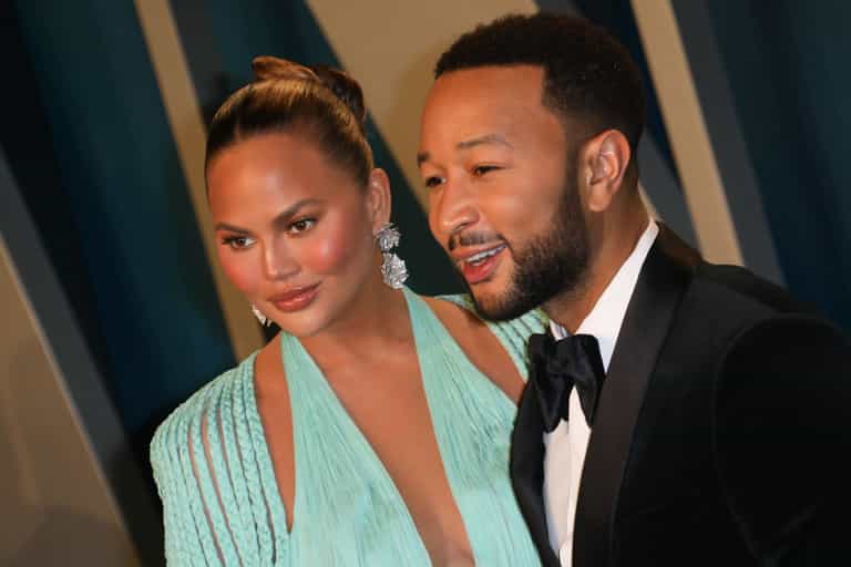 Chrissy Teigen and John Legend suffer pregnancy loss due to complications Chrissy Teigen and John Legend suffer pregnancy loss due to complications