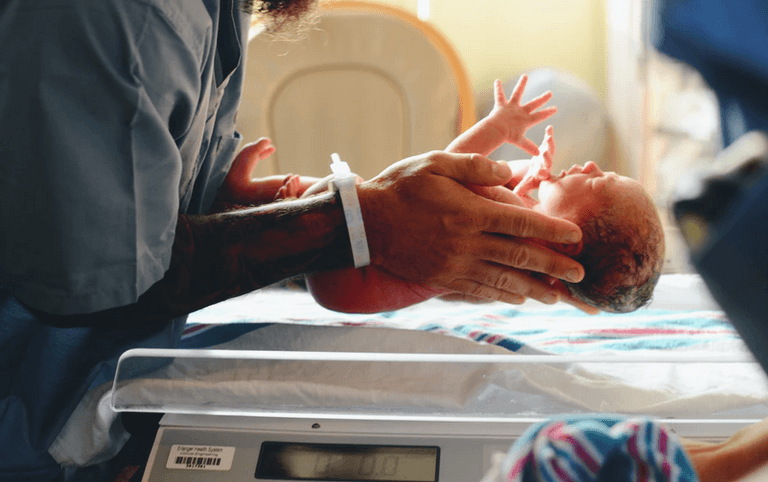 Dad-to-be slammed online for sharing snap of himself eating pizza in the delivery room Dad-to-be slammed online for sharing snap of himself eating pizza in the delivery room