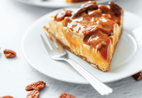 Gingerbread salted caramel pecan cheesecake is the Christmas Day dessert we all deserve Gingerbread salted caramel pecan cheesecake is the Christmas Day dessert we all deserve